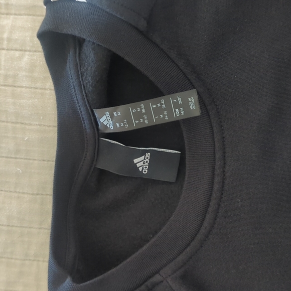 Like new Adidas Essentials sweatshirt - Picture 2 of 3